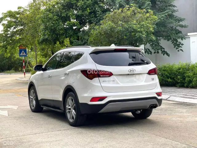 Hyundai Santa Fe 2.2 Dầu Cao cấp 2017 4
