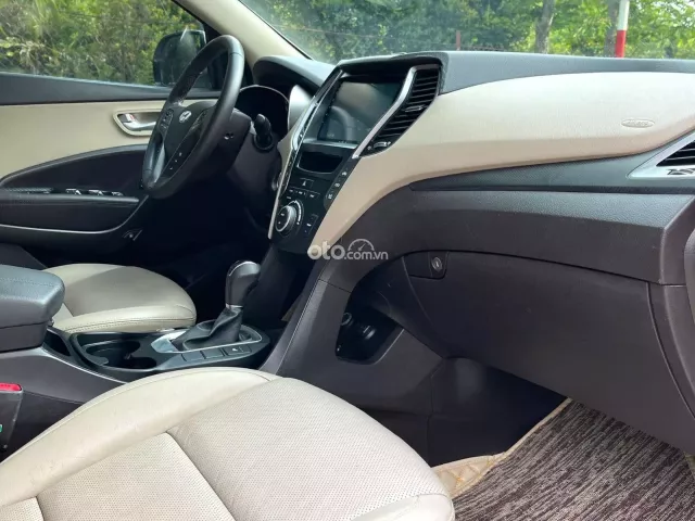 Hyundai Santa Fe 2.2 Dầu Cao cấp 2017 5