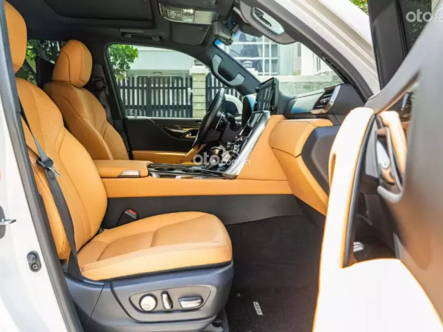 Lexus LX 600 Urban 2024 17