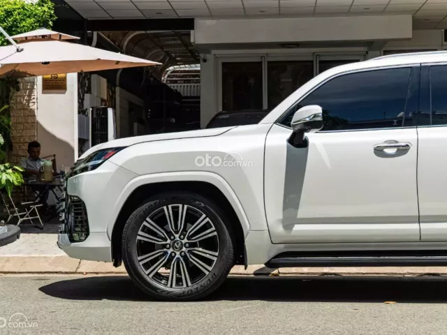 Lexus LX 600 Urban 2024 8