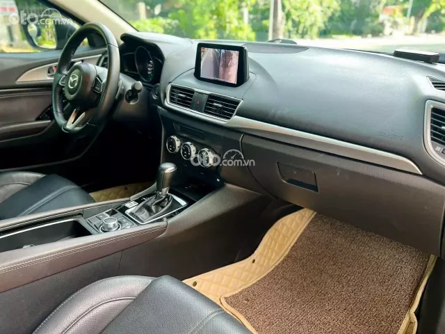 Mazda 3 Sedan 1.5L Luxury 2020 10