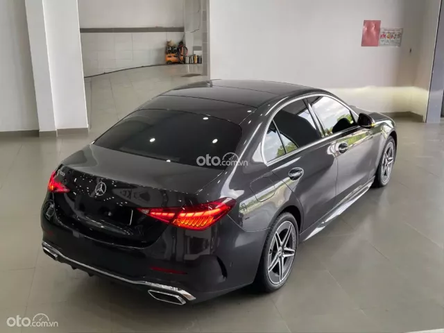 Mercedes-Benz C300 AMG 2023 6