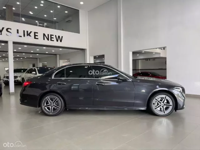 Mercedes-Benz C300 AMG 2023 5