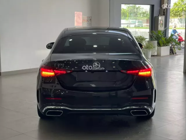 Mercedes-Benz C300 AMG 2023 7