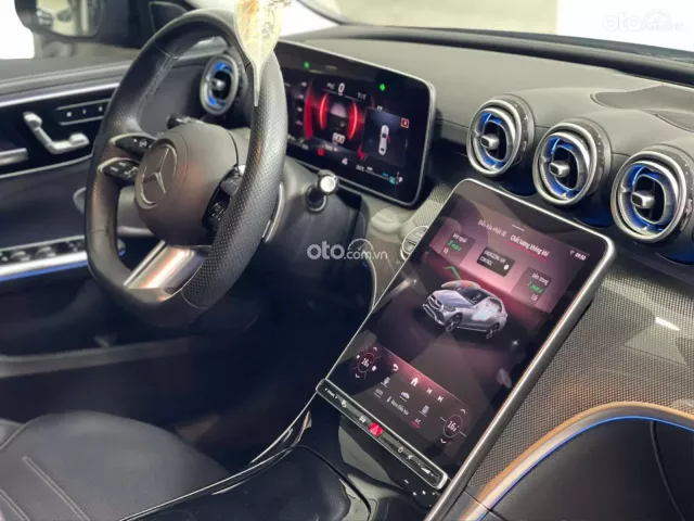 Mercedes-Benz C300 AMG 2023 11