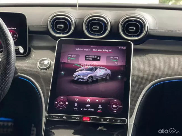 Mercedes-Benz C300 AMG 2023 10