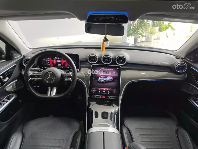 Mercedes-Benz C300 AMG 2023 9