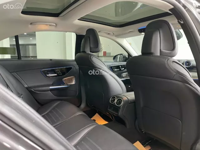 Mercedes-Benz C300 AMG 2023 12