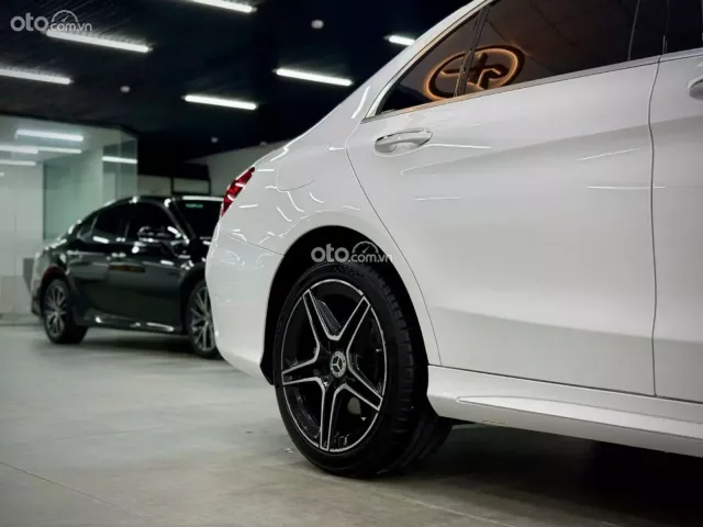 Mercedes-Benz C300 AMG 2017 8
