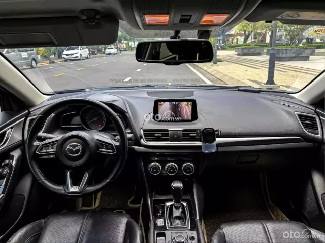 Mazda 3 Sedan 1.5L Luxury 2020 4