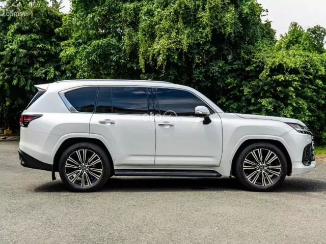 Lexus LX 600 Urban 2025 3