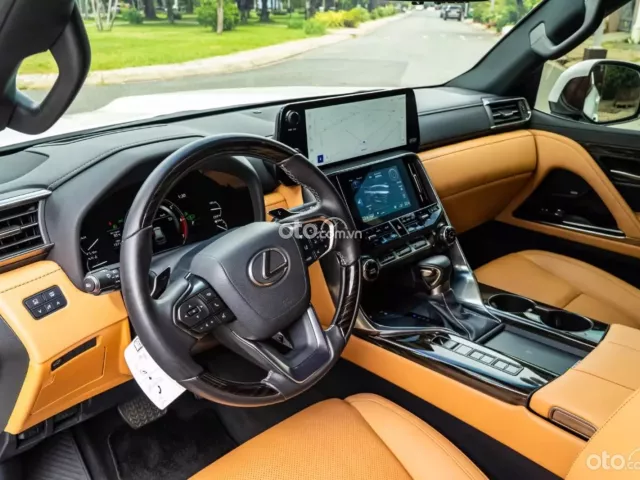 Lexus LX 600 Urban 2025 4