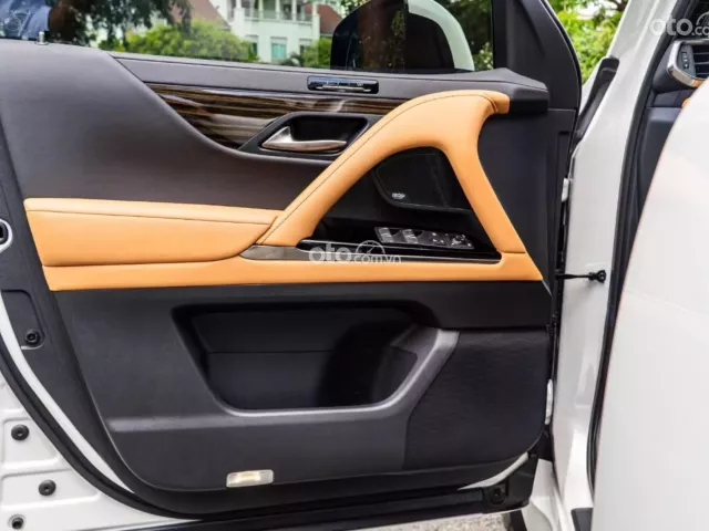 Lexus LX 600 Urban 2025 8