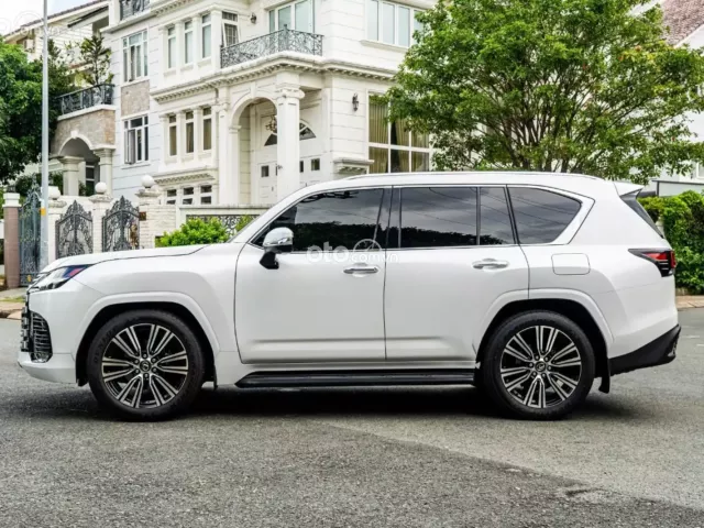 Lexus LX 600 Urban 2025 10