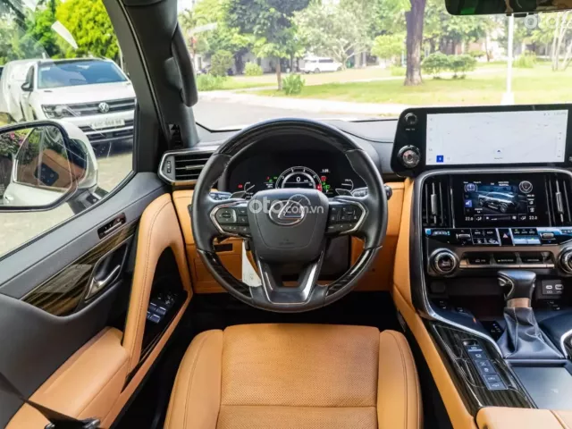 Lexus LX 600 Urban 2025 15