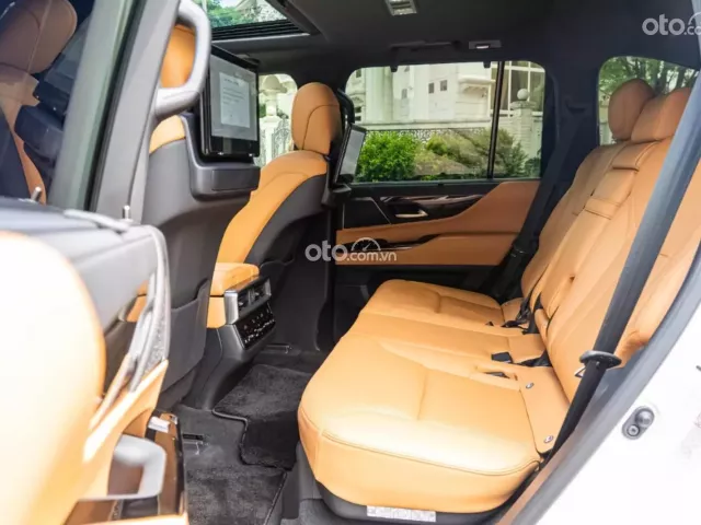 Lexus LX 600 Urban 2025 16