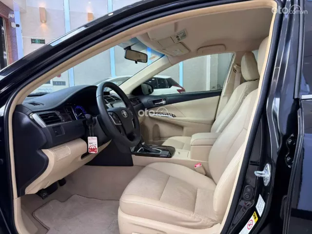 Toyota Camry 2.0E 2019 9