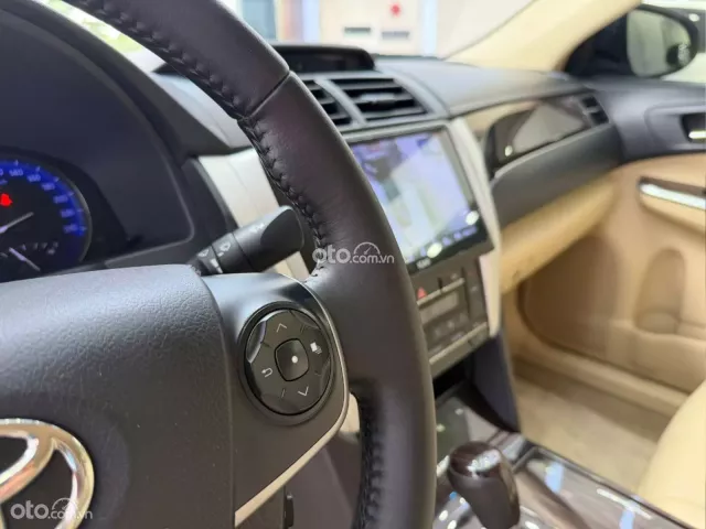 Toyota Camry 2.0E 2019 8
