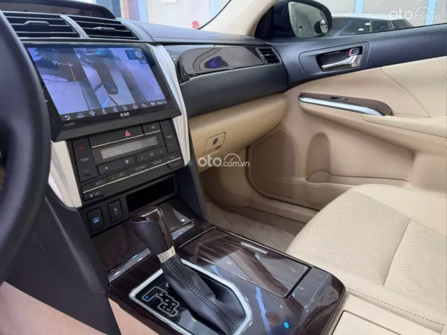 Toyota Camry 2.0E 2019 7