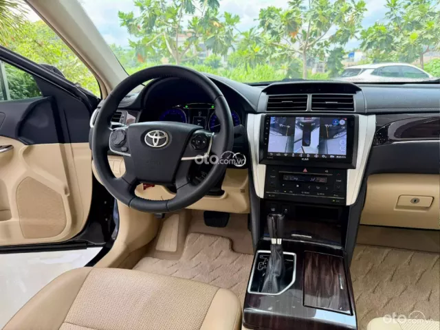 Toyota Camry 2.0E 2019 6