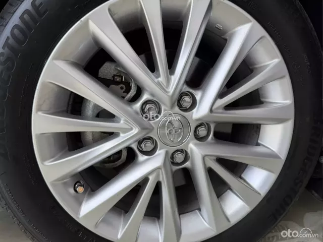 Toyota Camry 2.0E 2019 14