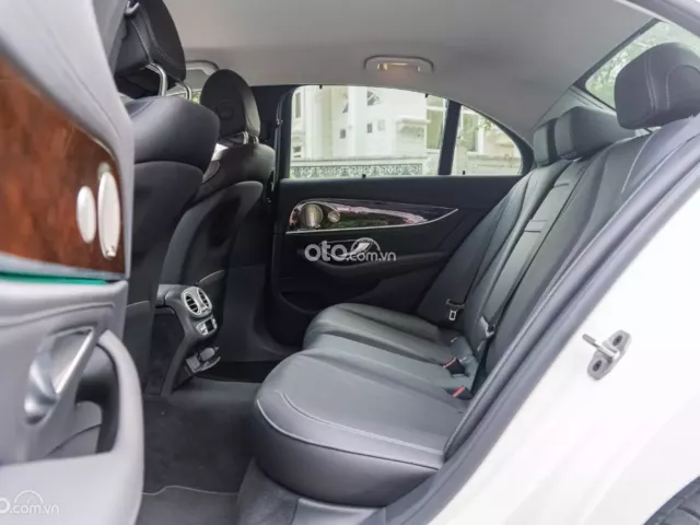 Mercedes-Benz E200 Exclusive 2023 8