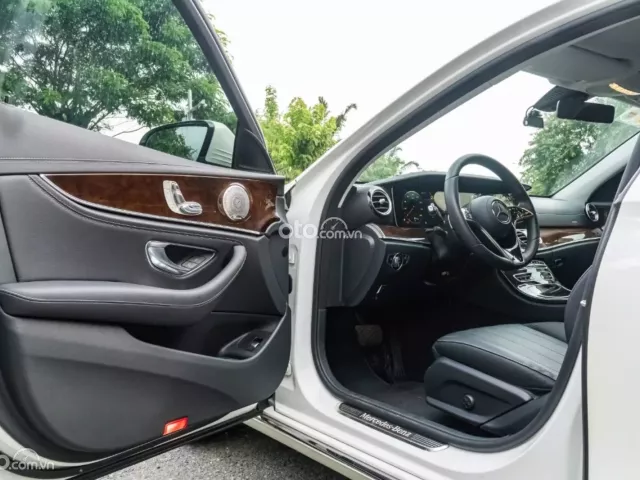 Mercedes-Benz E200 Exclusive 2023 17
