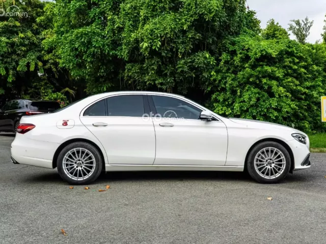 Mercedes-Benz E200 Exclusive 2023 18