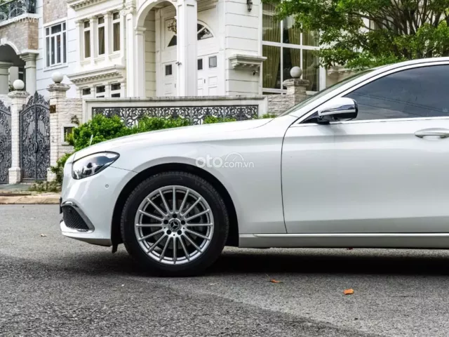 Mercedes-Benz E200 Exclusive 2023 4