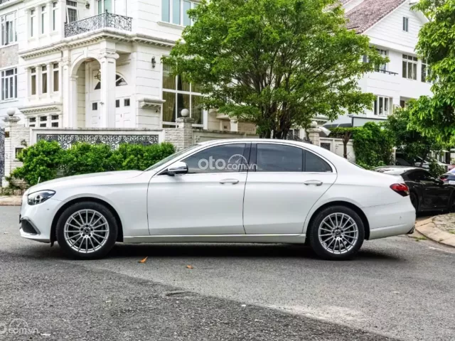 Mercedes-Benz E200 Exclusive 2023 3