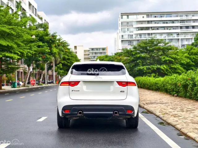 Jaguar F-Pace  2019 9