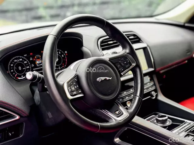 Jaguar F-Pace  2019 14