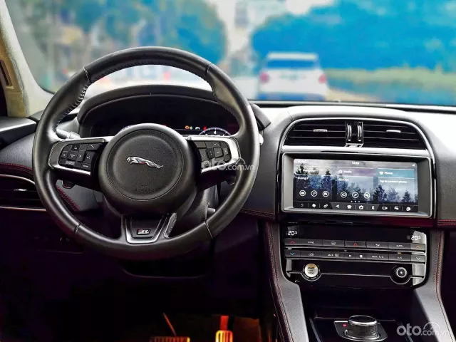 Jaguar F-Pace  2019 17
