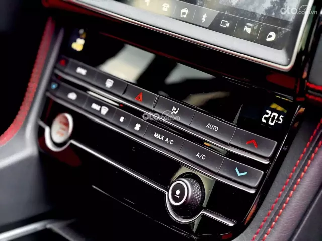 Jaguar F-Pace  2019 18