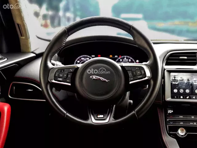 Jaguar F-Pace  2019 12