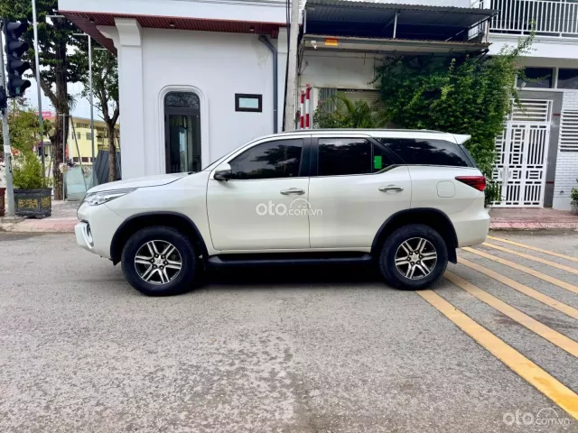 Toyota Fortuner 2.4G 4x2 AT  2020 3