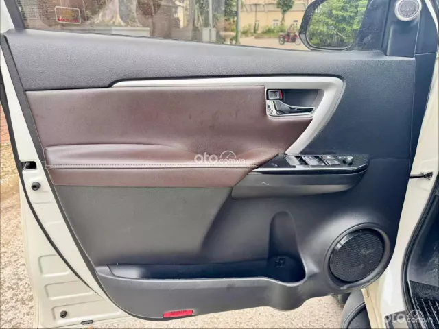 Toyota Fortuner 2.4G 4x2 AT  2020 8