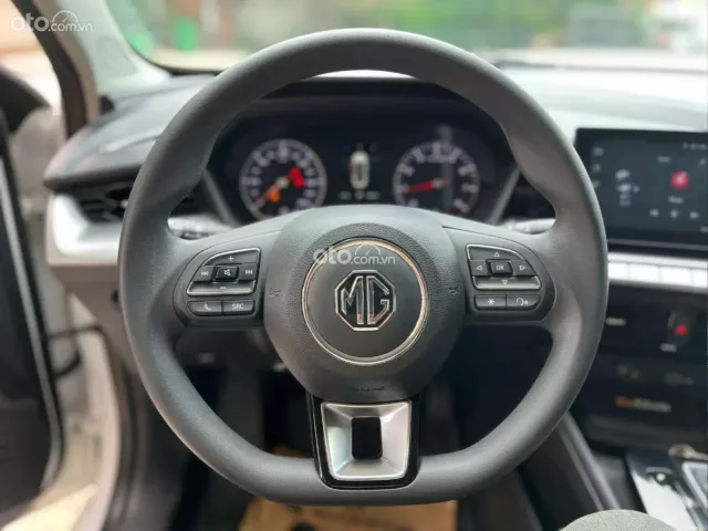 MG 5 STD 2024 13
