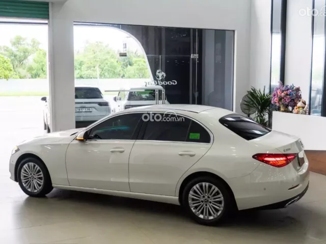 Mercedes-Benz C200 Avantgarde 2023 8