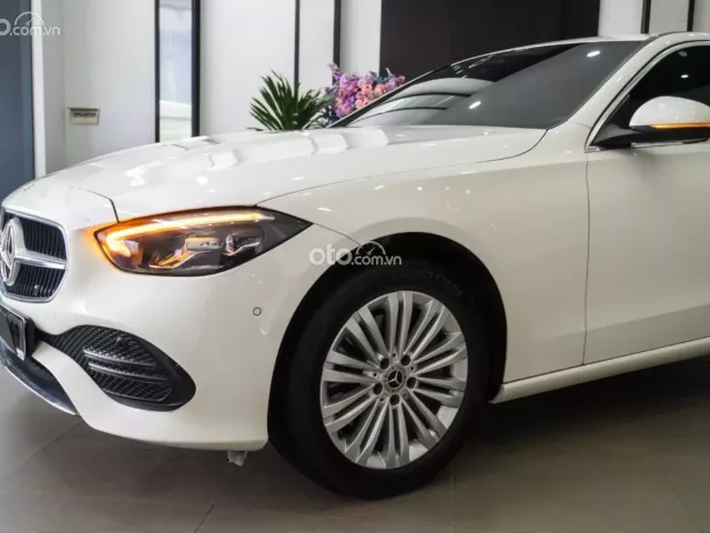 Mercedes-Benz C200 Avantgarde 2023 4