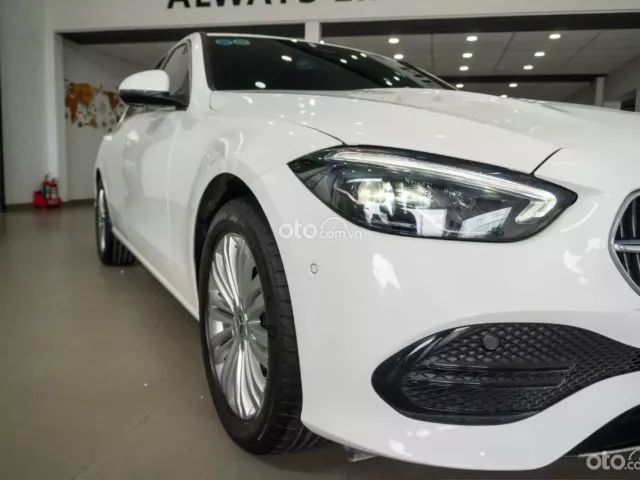 Mercedes-Benz C200 Avantgarde 2023 6