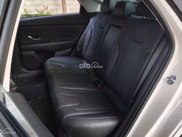 Hyundai Elantra 2.0 AT Cao cấp 2024 20