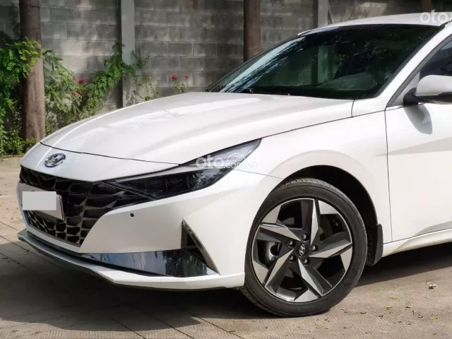 Hyundai Elantra 2.0 AT Cao cấp 2024 8