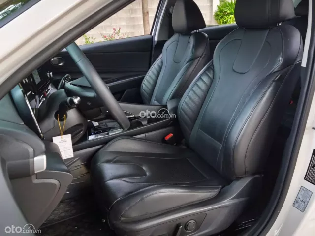 Hyundai Elantra 2.0 AT Cao cấp 2024 10