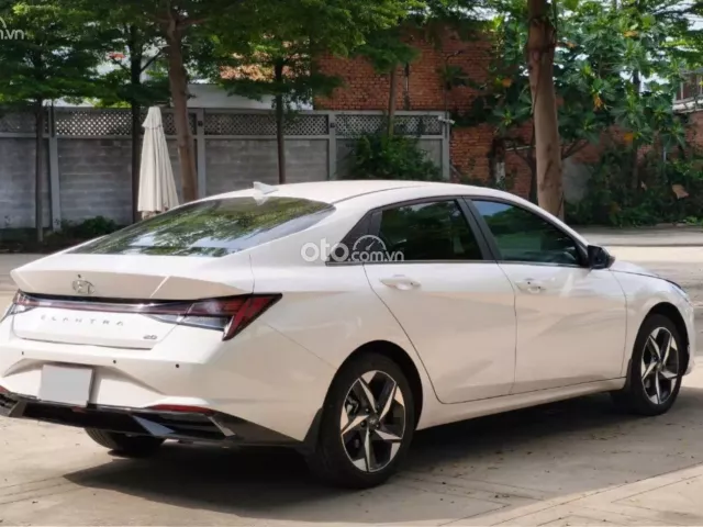 Hyundai Elantra 2.0 AT Cao cấp 2024 6