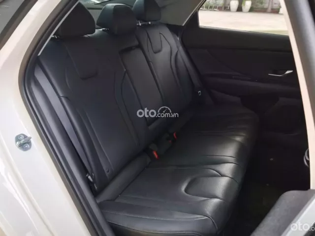 Hyundai Elantra 2.0 AT Cao cấp 2024 19