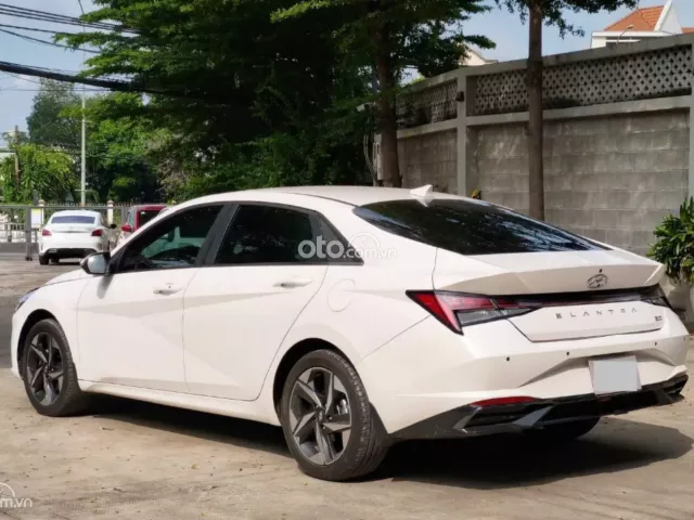 Hyundai Elantra 2.0 AT Cao cấp 2024 5