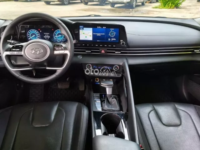 Hyundai Elantra 2.0 AT Cao cấp 2024 15