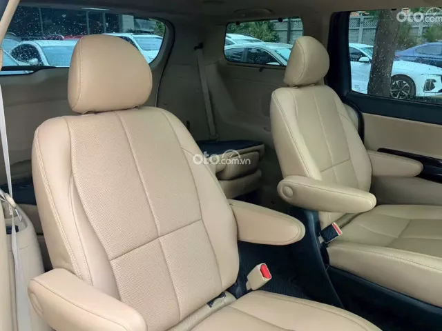 Kia Sedona 2.2 DAT 2020 10