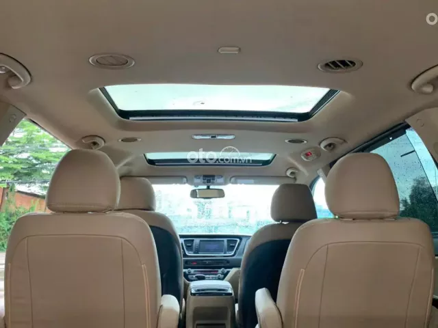 Kia Sedona 2.2 DAT 2020 12